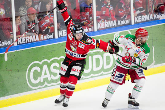 Malmö Redhawks Nils Bergström och Moras Kevin Mitchell
