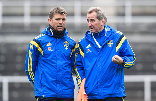 Sveriges players manager Marcus Allbäck och