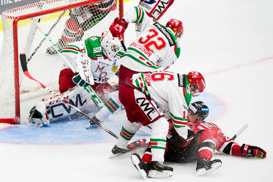 Moras Fabian Gunnarsson river ner Malmö Redhawks Henrik