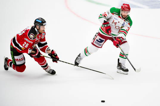 Moras Jerry Pollastrone och Malmö Redhawks Jens Olsson