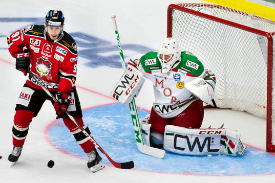 Malmö Redhawks Björn Svensson oroar framför Moras