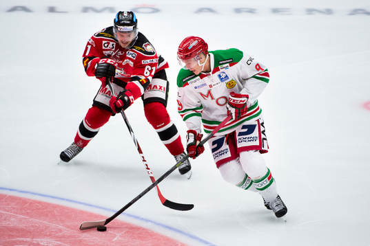 Moras Mikael Zettergren och Malmö Redhawks Nicklas Jadeland