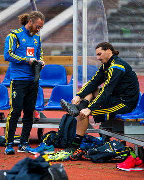 Sveriges Zlatan Ibrahimovic byter skor