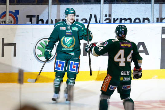 Färjestads Joakim Hillding firar han gjort 1-0