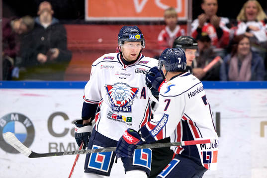 Linköpings Jonas Junland jublar med Magnus Johansson
