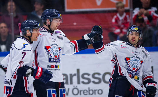 Linköpings Jonas Junland gör 1-2 och jublar