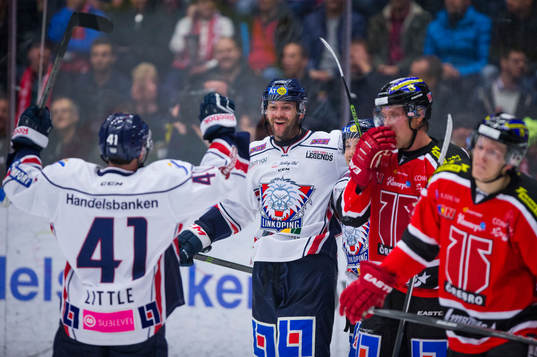 Linköpings Jeff Taffe gör 2-2 och jublar med Broc Little