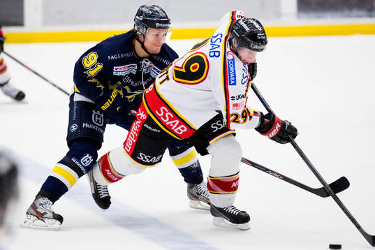 s Andreas Jämtin jagar Luleås Chris Abbott