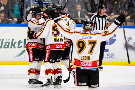 Luleås Chris Abbott jublar med lagkamrater