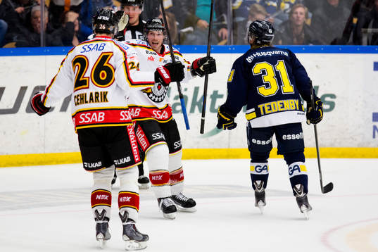 Luleås Peter Cehlarik och Chris Abbott jublar