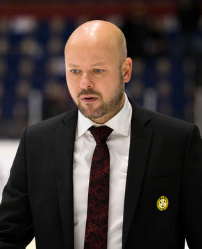 Brynäs tränare Tommy Jonsson ser deppig ut