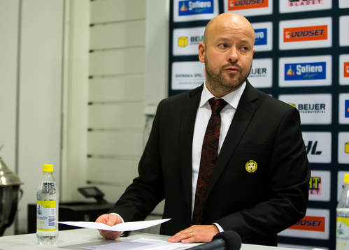 Brynäs tränare Tommy Jonsson ser deppig ut på