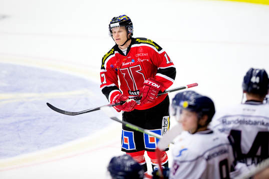 Örebros Daniel Viksten firar
