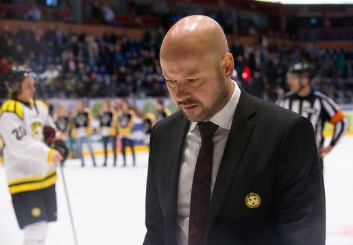 Brynäs tränare Tommy Jonsson ser deppar