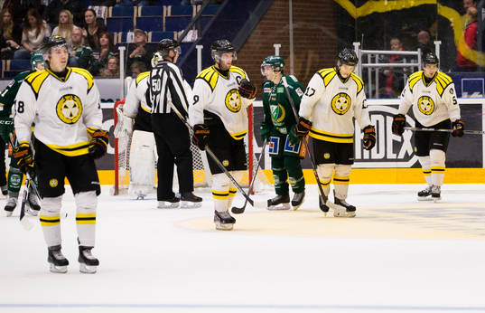 Brynäs spelare Anton Rödin, Niclas Andersén, Pathrik