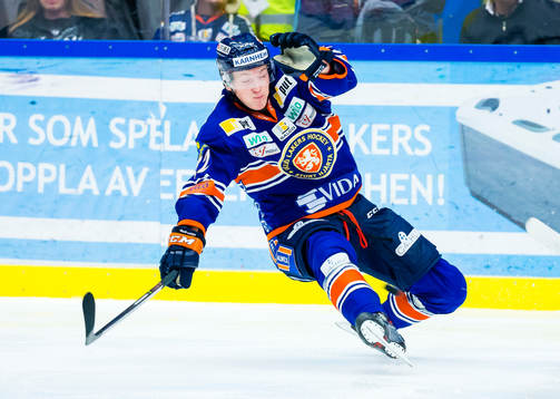 Växjös Gustav Rydahl slänger sig för att täcka skott