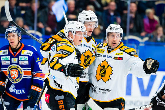 Skellefteås Mikko Lehtonen blir firad