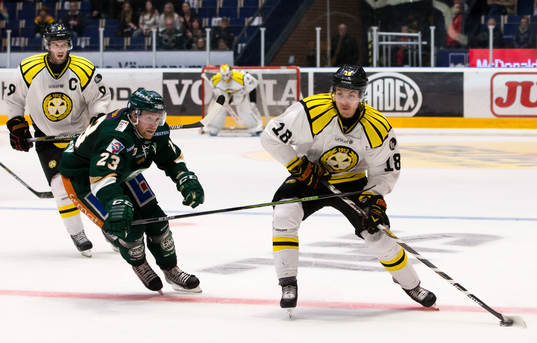 Färjestads 23< och Brynäs Anton Rödin