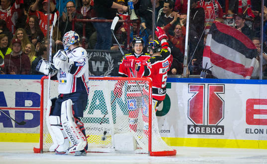 Örebros Joonas Jalvanti gör 3-2 och jublar med Johan