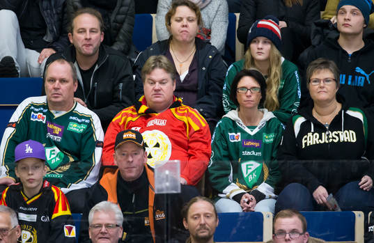Allvarliga miner hos Färjestads och Brynäs supporters på