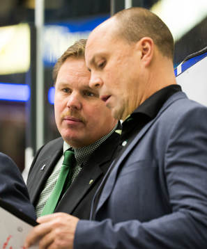 Färjestads ass.tränare Leif Carlssonunder ishockeymatchen