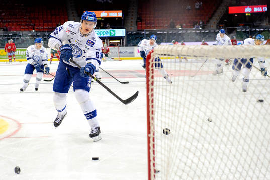 Leksands Fredrik Händemark värmer upp innan