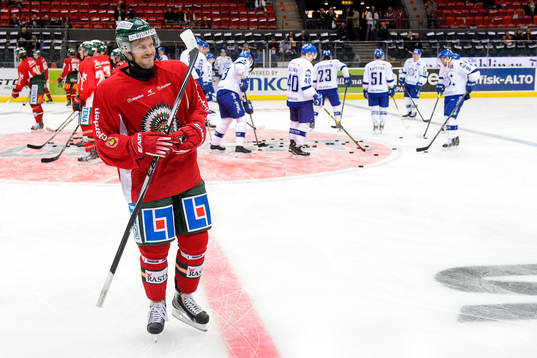 Frölundas Magnus Kahnberg värmer upp innan