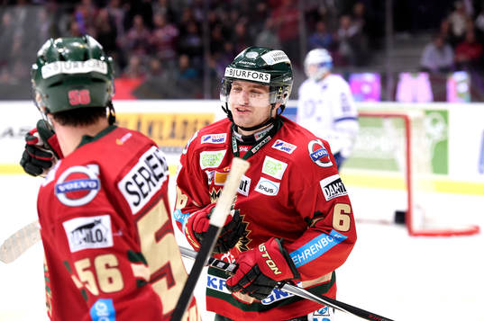 Frölundas Mikael Wikstrand firar