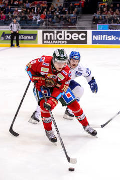 Frölundas Mattias Janmark jagas av Leksands Daniel