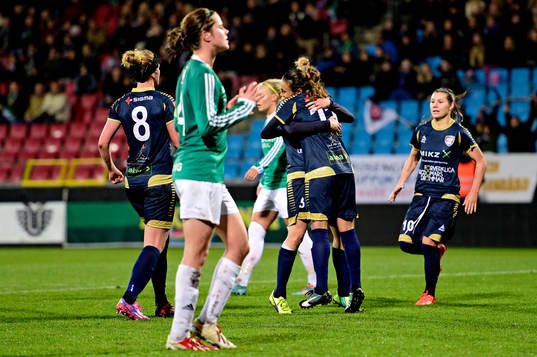 Rosengårds Marta Viera Da Silva blir omkramad