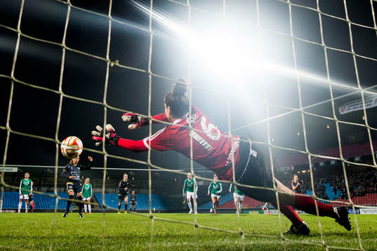 Rosengårds Marta Viera Da Silva gör 0-1 på straff bakom