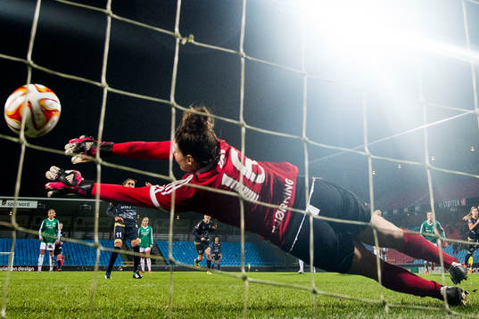 Rosengårds Marta Viera Da Silva gör 0-1 på straff bakom