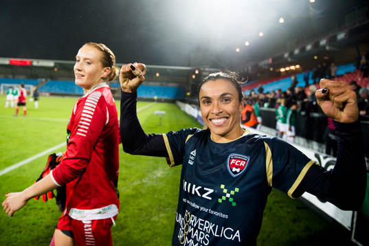Rosengårds målvakt Kathrin Längert och Marta Viera Da