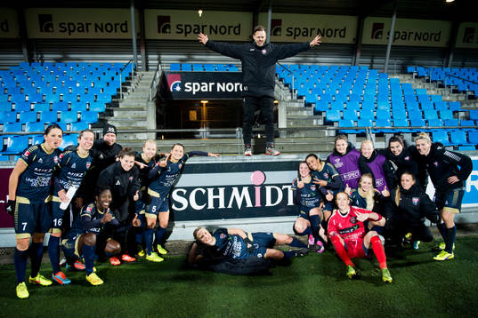 Rosengårds spelare och tränare Markus Tilly (m) hyllar