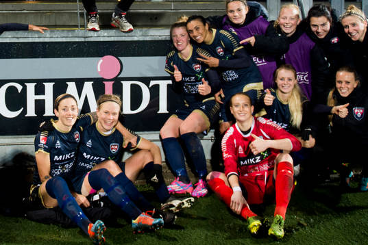 Rosengårds spelare hyllar Katrin Schmidt (m)