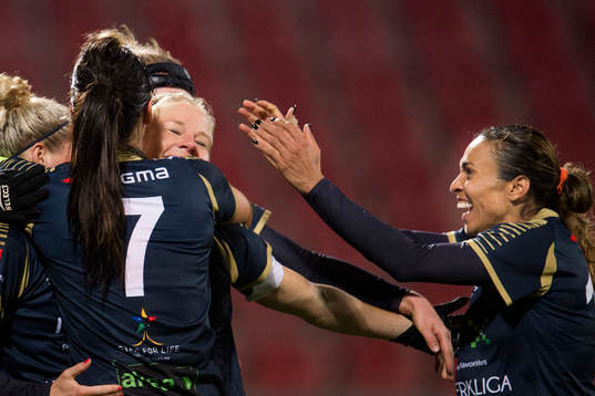 Rosengårds Katrin Schmidt (som gjorde sin sista match med