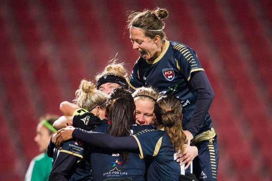 Rosengårds spelare jublar