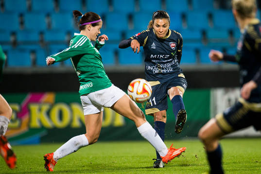 Rosengårds Marta Viera Da Silva skjuter framför Fortuna