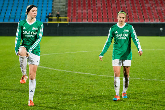 Fortuna Hjørrings Taryn Hemmings och Janelle Cordia deppar