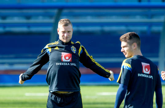 Sveriges John Guidetti gäspar