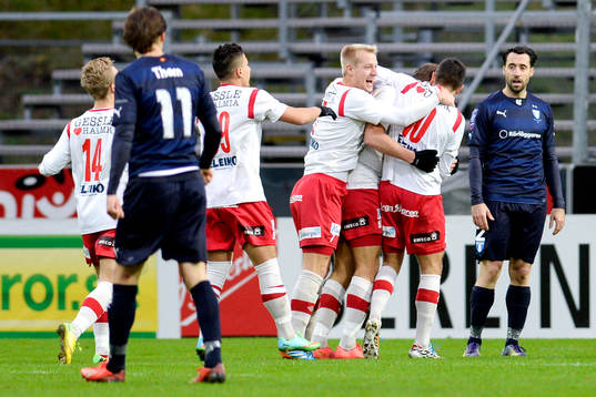 Halmias Niclas Taube jublar