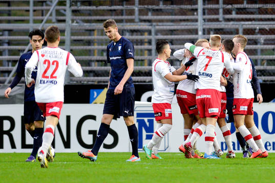 Halmias Niclas Taube jublar