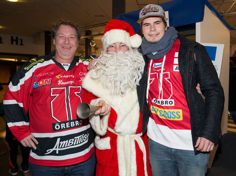 Jultomten med Örebros supporters önskar seger av