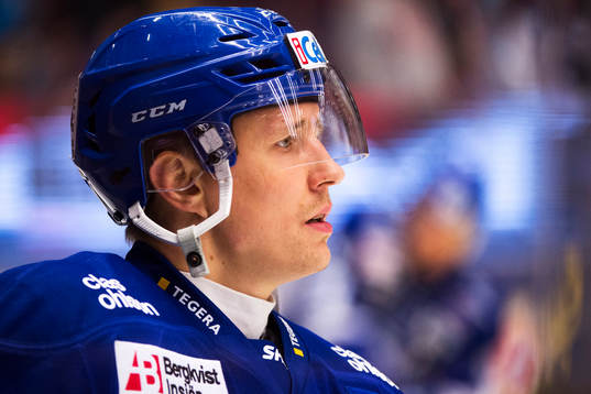 Leksands Veli-Matti Savinainen före ishockeymatchen i SHL