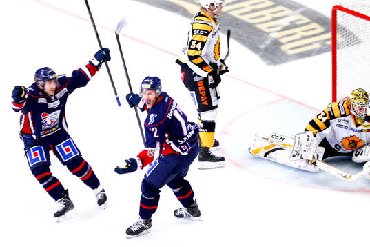 Linköpings Sebastian Karlsson jublar