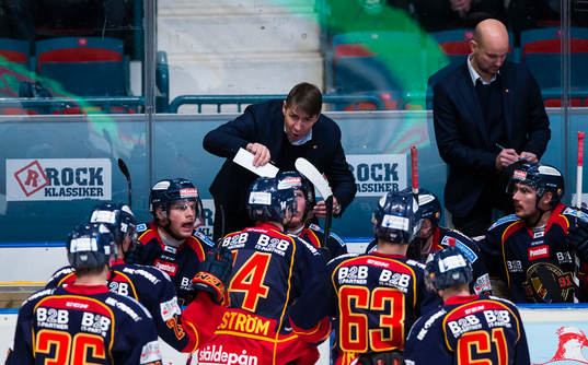 Djurgårdens tränare Hans Särkijärvi ger direktiv