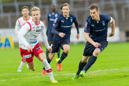 Halmias Robin Thomasson och Malmö FFs Markus Rosenberg