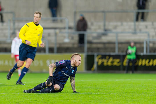 Malmö FFs Magnus Eriksson gör sig illa