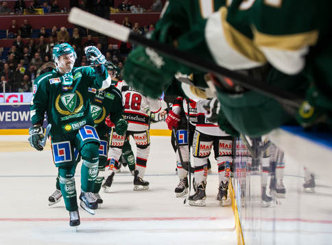 Färjestads Milan Gulas jublar och gör målgest
