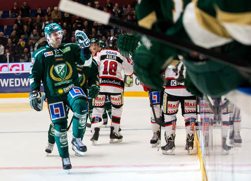Färjestads Milan Gulas jublar och gör målgest